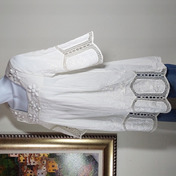 Hippy Indy Embroidery/Cutwork Top - Picture 4 of 7